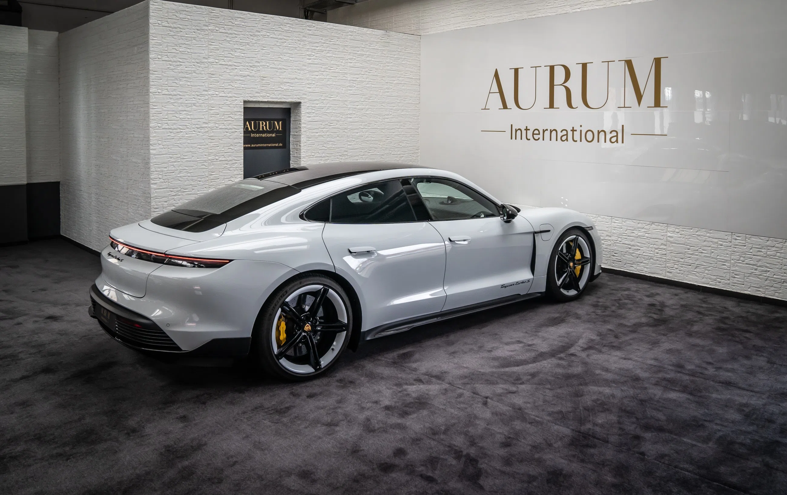 2020 Porsche Taycan TURBO S, exterior, 2Y metallic carrara white