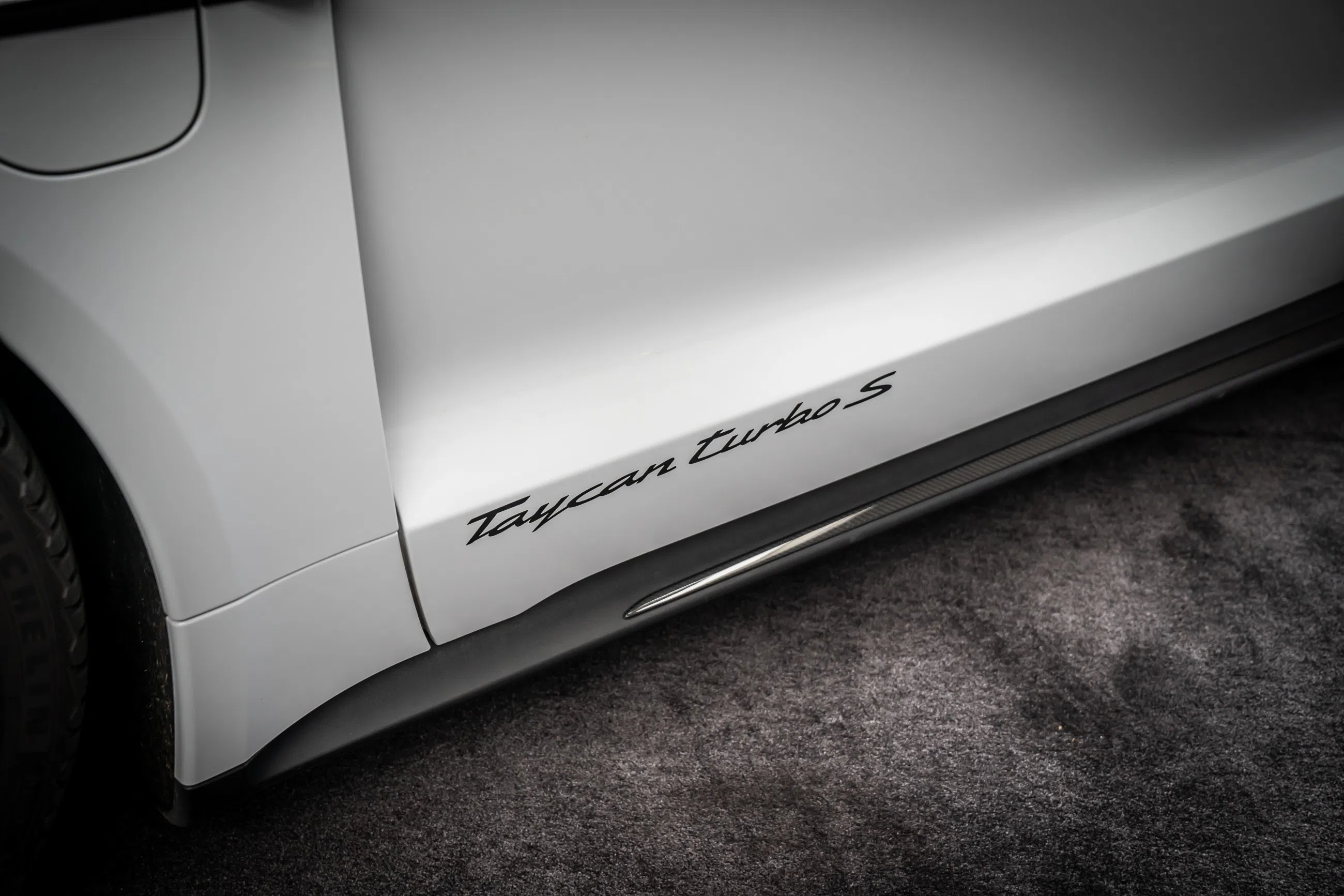 2020 Porsche Taycan TURBO S interior, door sill