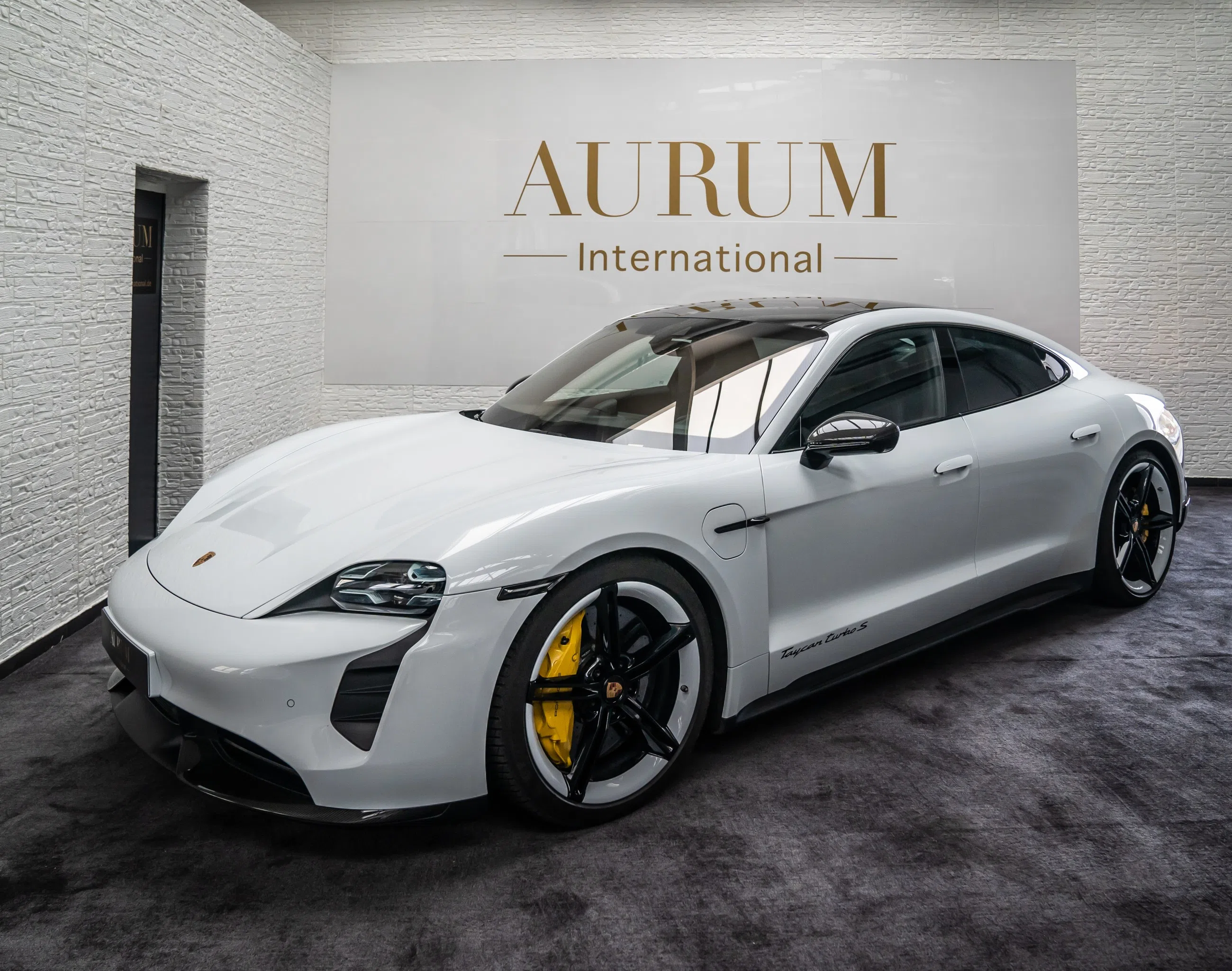 2020 Porsche Taycan TURBO S, exterior, 2Y metallic carrara white