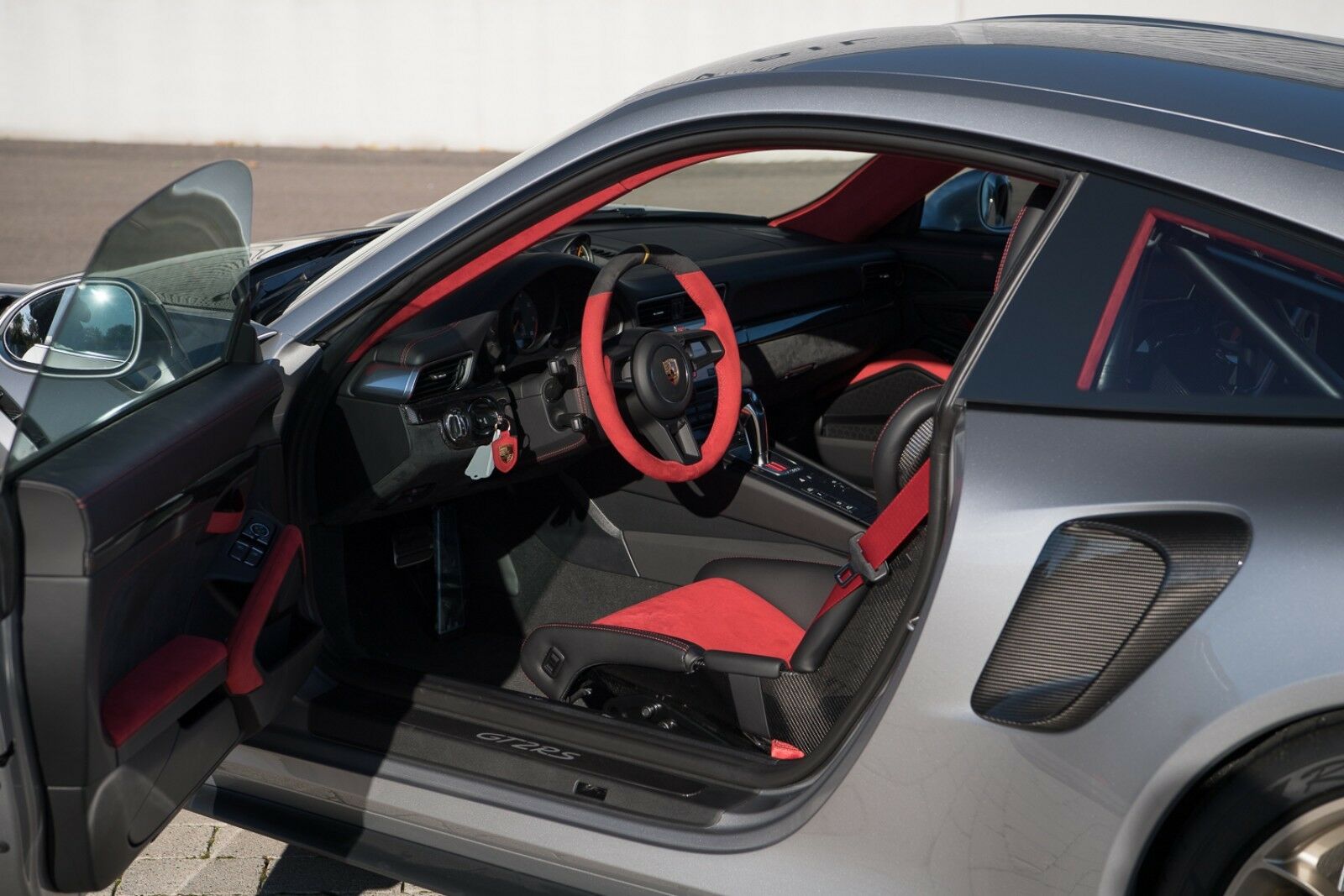 2018 Porsche 911 GT2 RS, 2/10