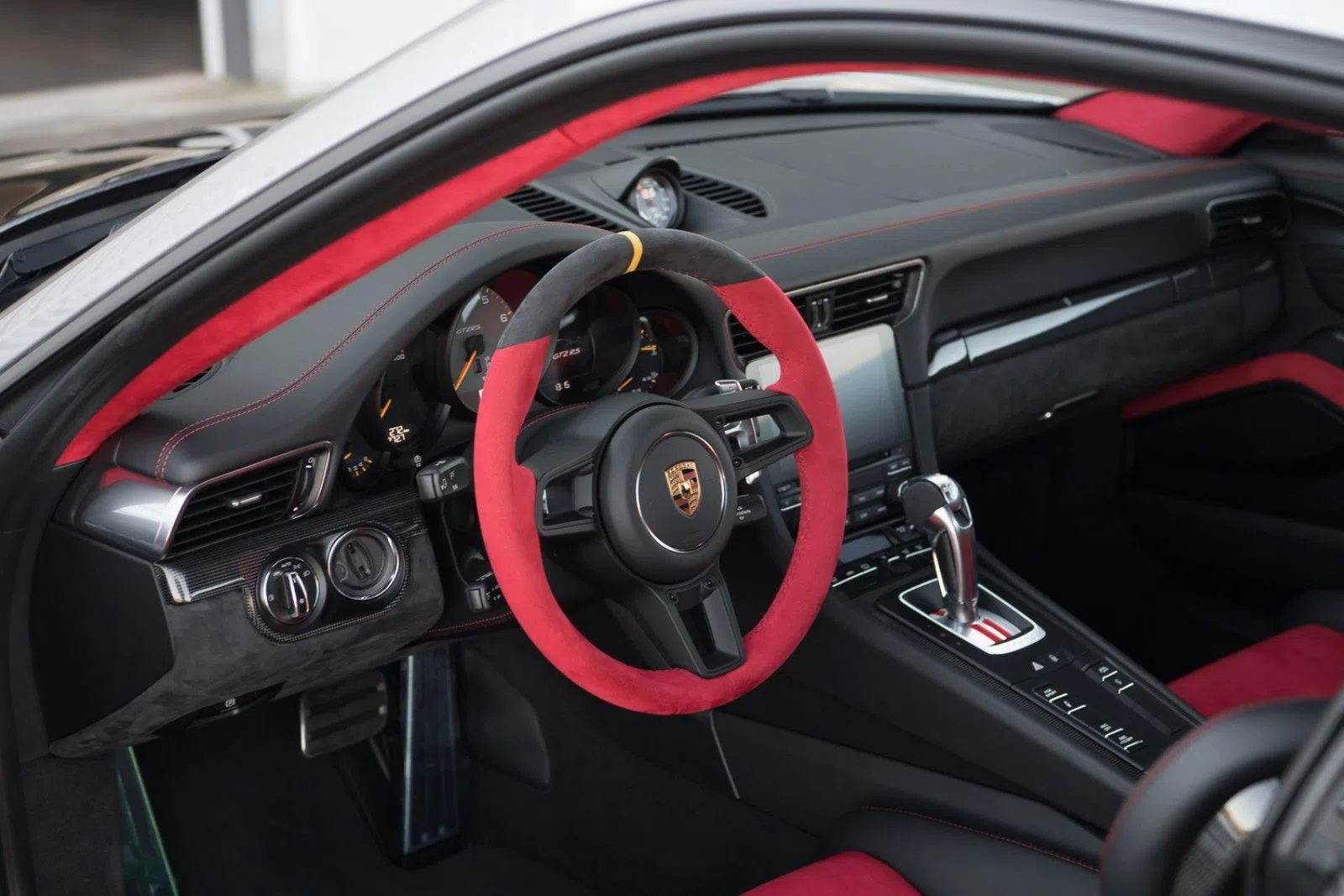 2018 Porsche 911 GT2 RS interior, dashboard