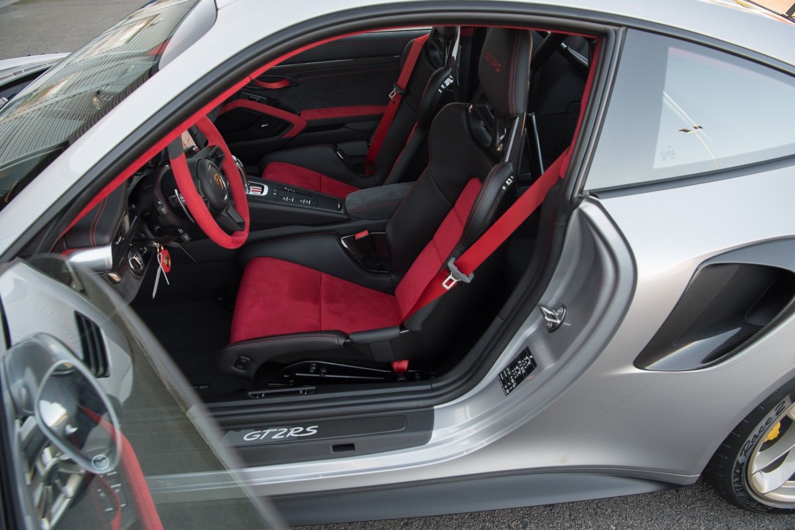 2018 Porsche 911 GT2 RS, 7/10