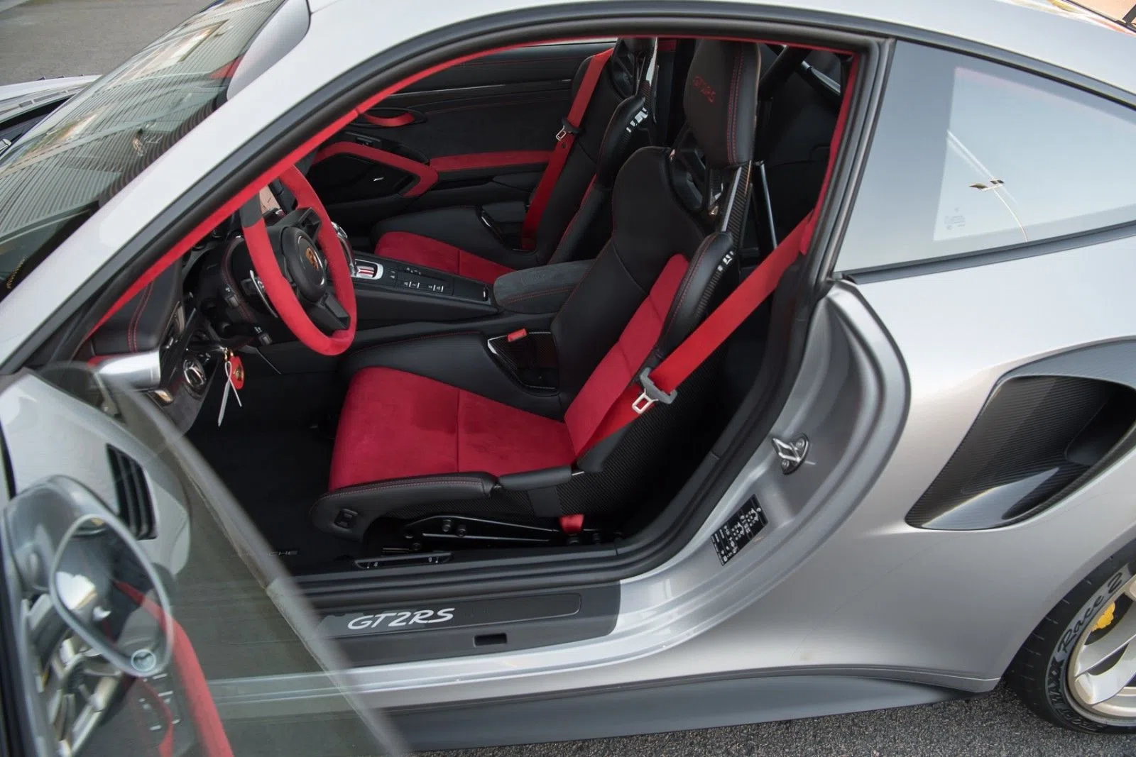 2018 Porsche 911 GT2 RS interior, seats