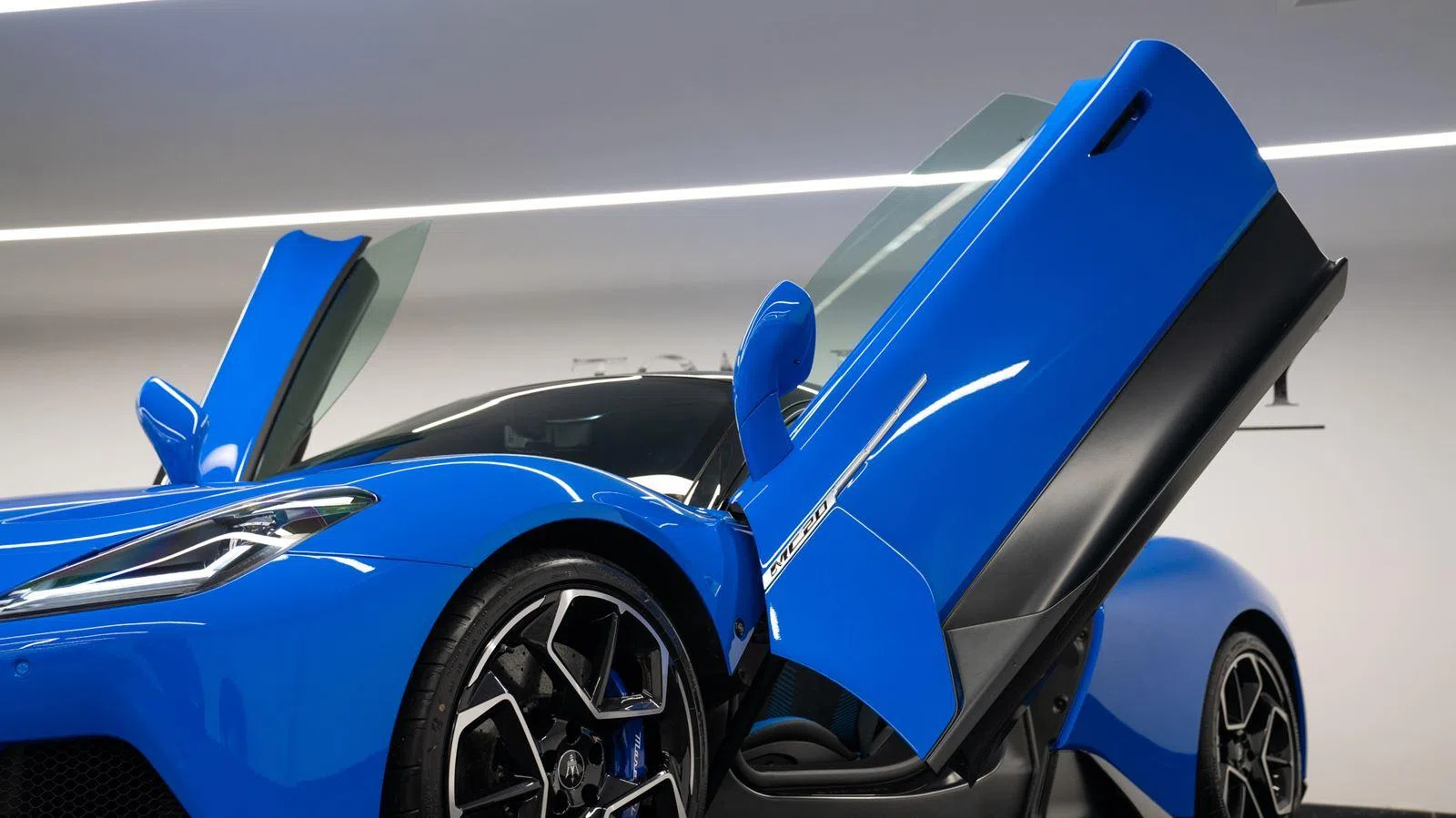 2021 Maserati MC20 for sale, exterior, Blu Infini - Triple Layer Paint