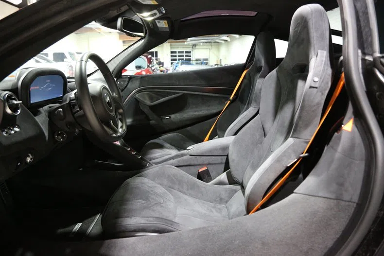 2020 McLaren 720S interior, seats, Black
