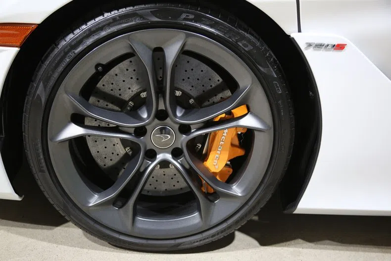 2020 McLaren 720S wheel