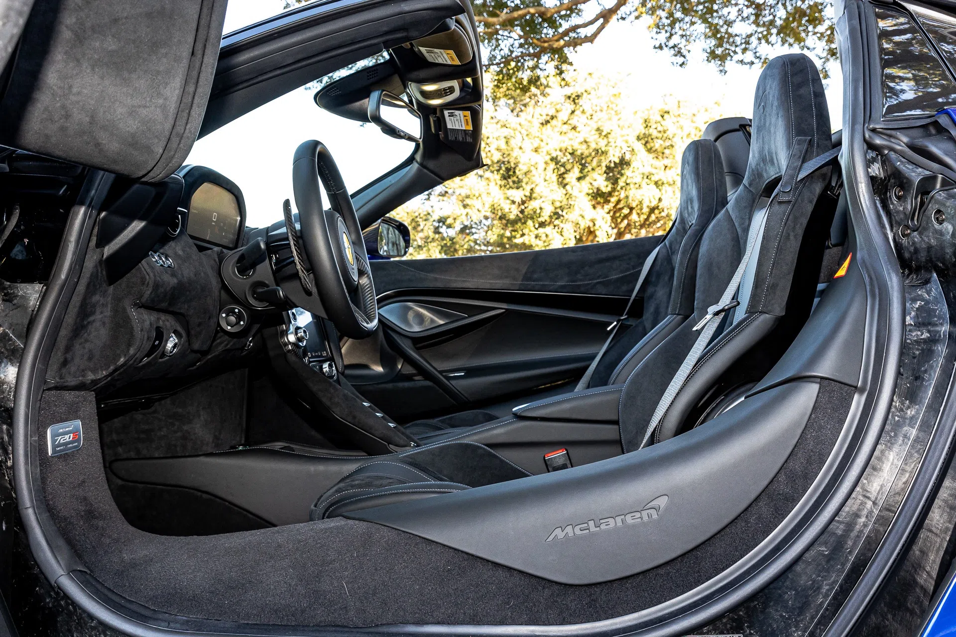 2020 McLaren 720S Spider Performance interior, Carbon Black with Jet Black Insert