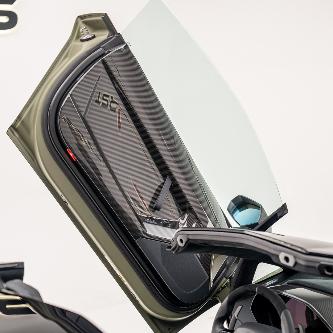 2022 LAMBORGHINI AVENTADOR SVJ ROADSTER, 3/20