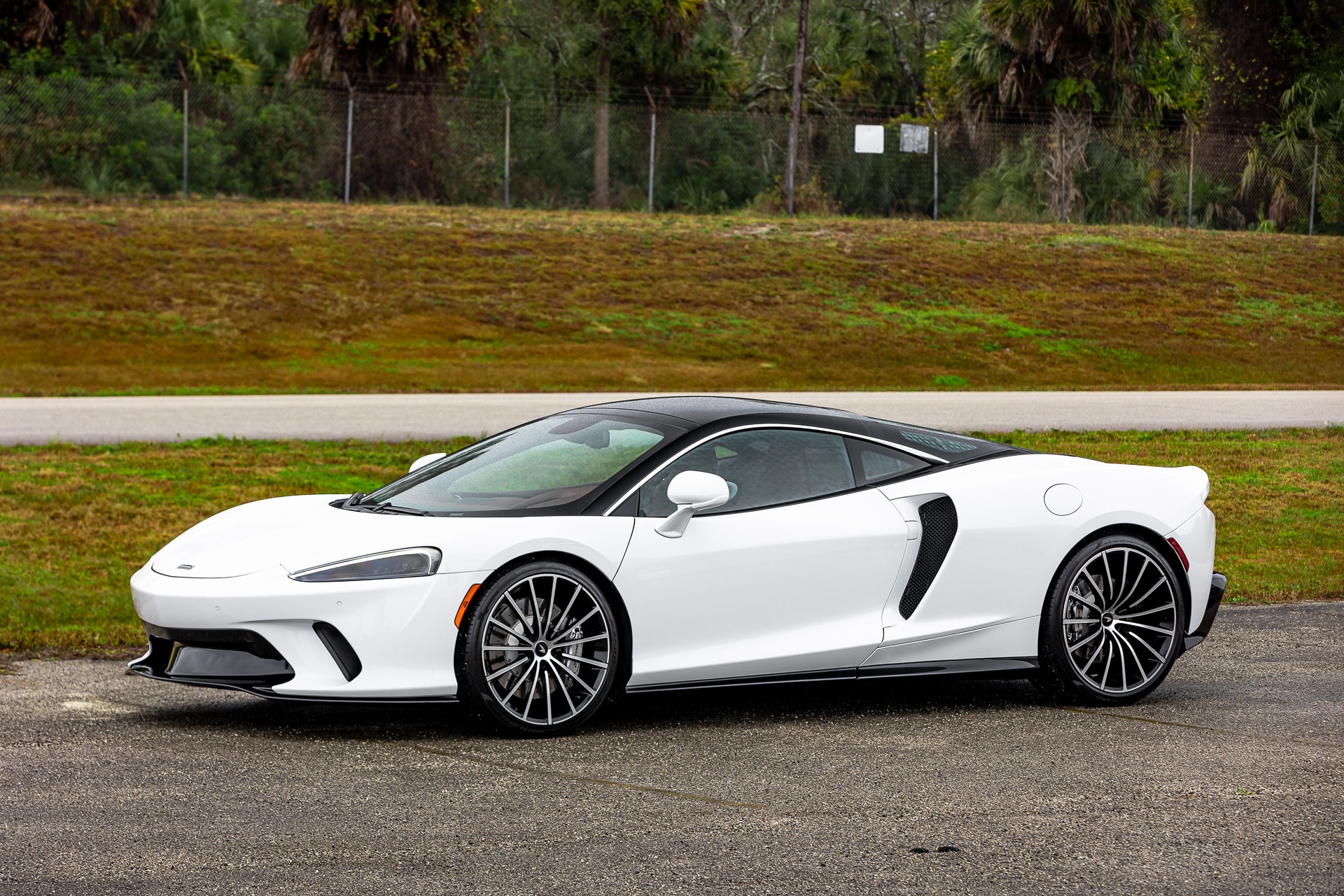 2020 McLaren GT, 3/19