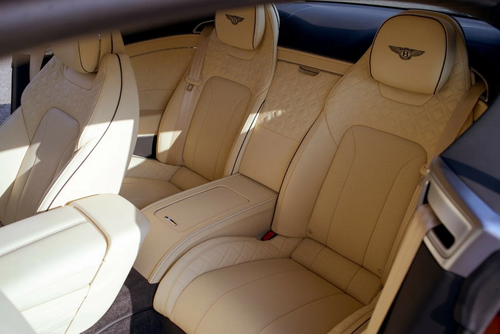 2018 Bentley Continental GT interior, seats, Orange Metallic