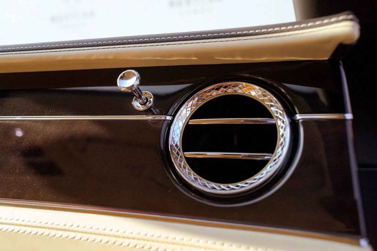 2018 Bentley Continental GT interior, door panel, Orange Metallic