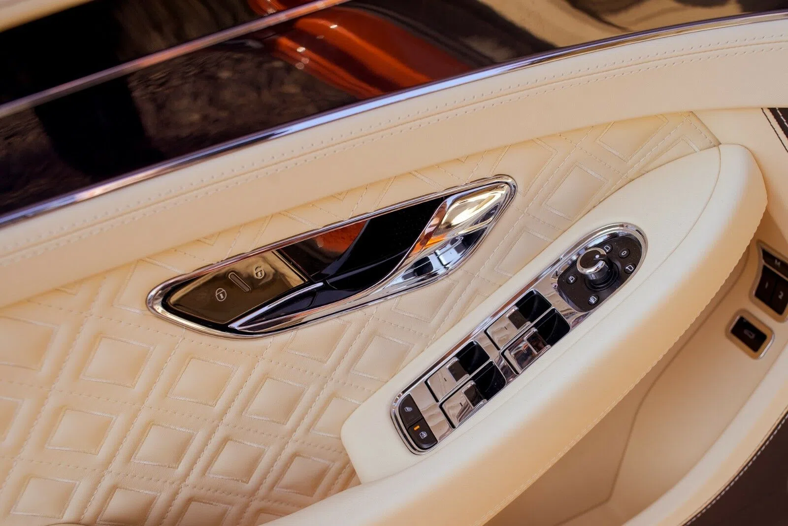 2018 Bentley Continental GT interior, door panel, Orange Metallic