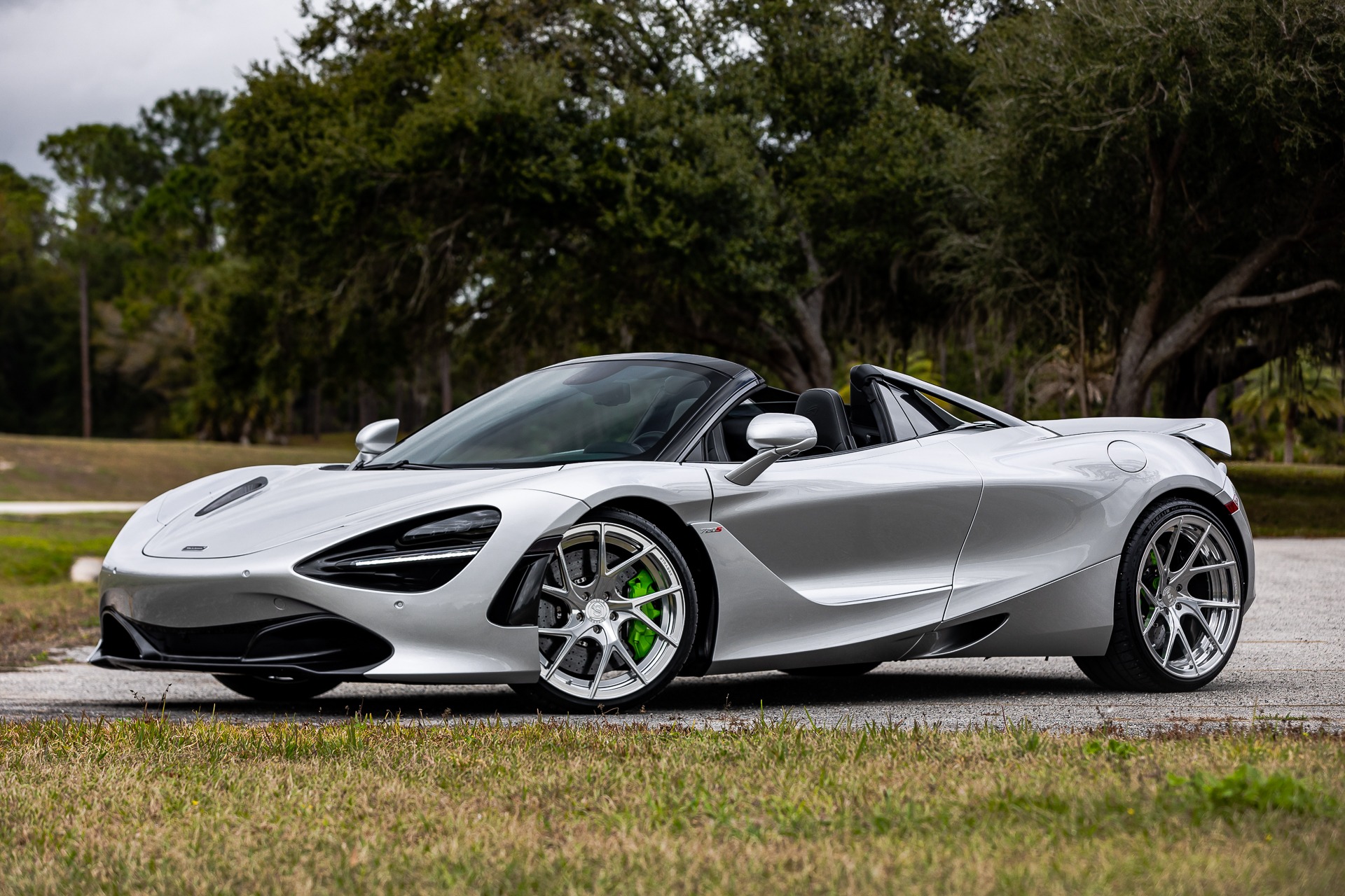 2020 McLaren 720S Spider Luxury, 2/20