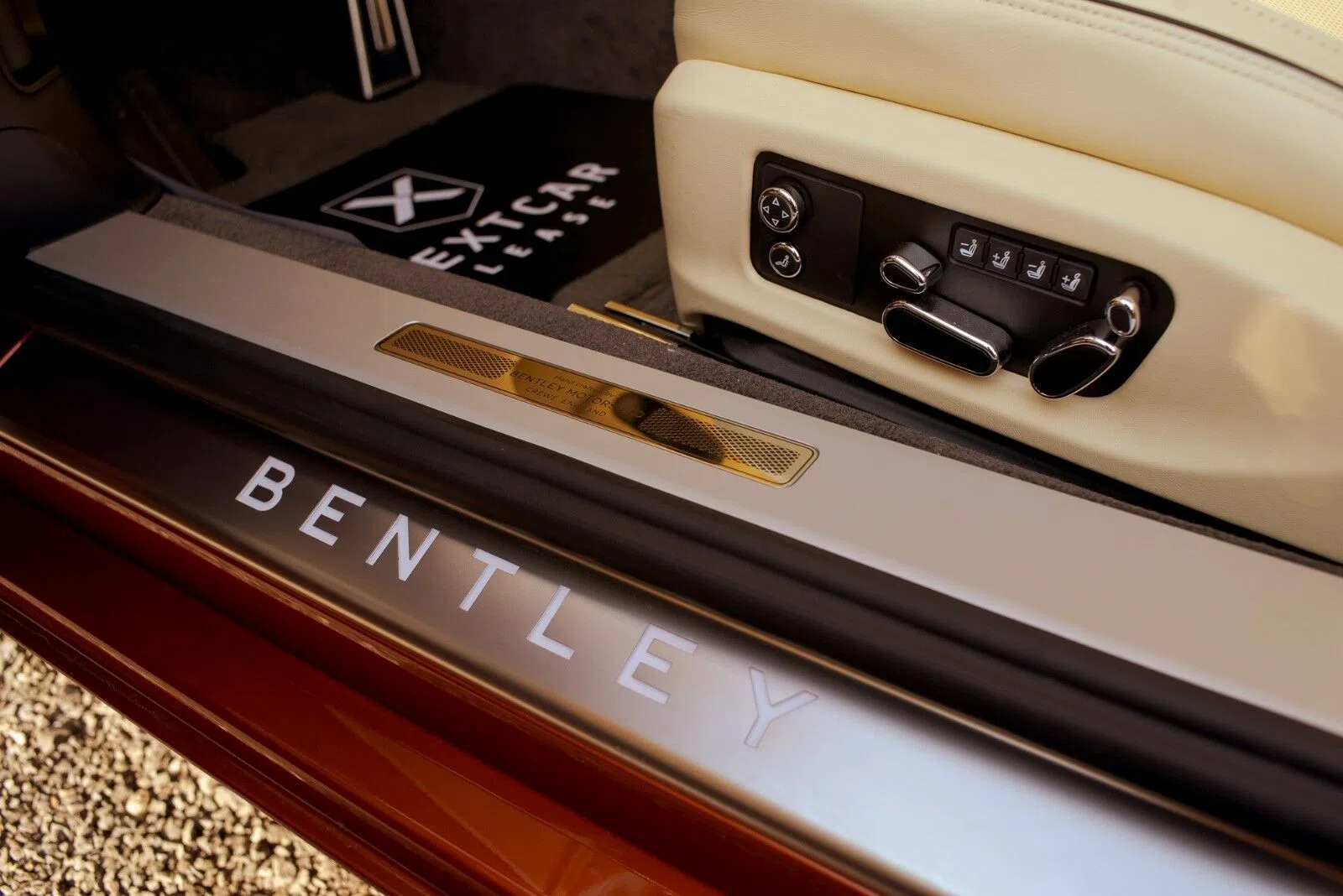 2018 Bentley Continental GT interior, center console, Orange Metallic