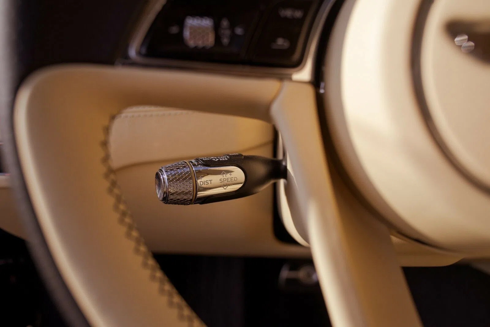 2018 Bentley Continental GT interior, center console, Orange Metallic