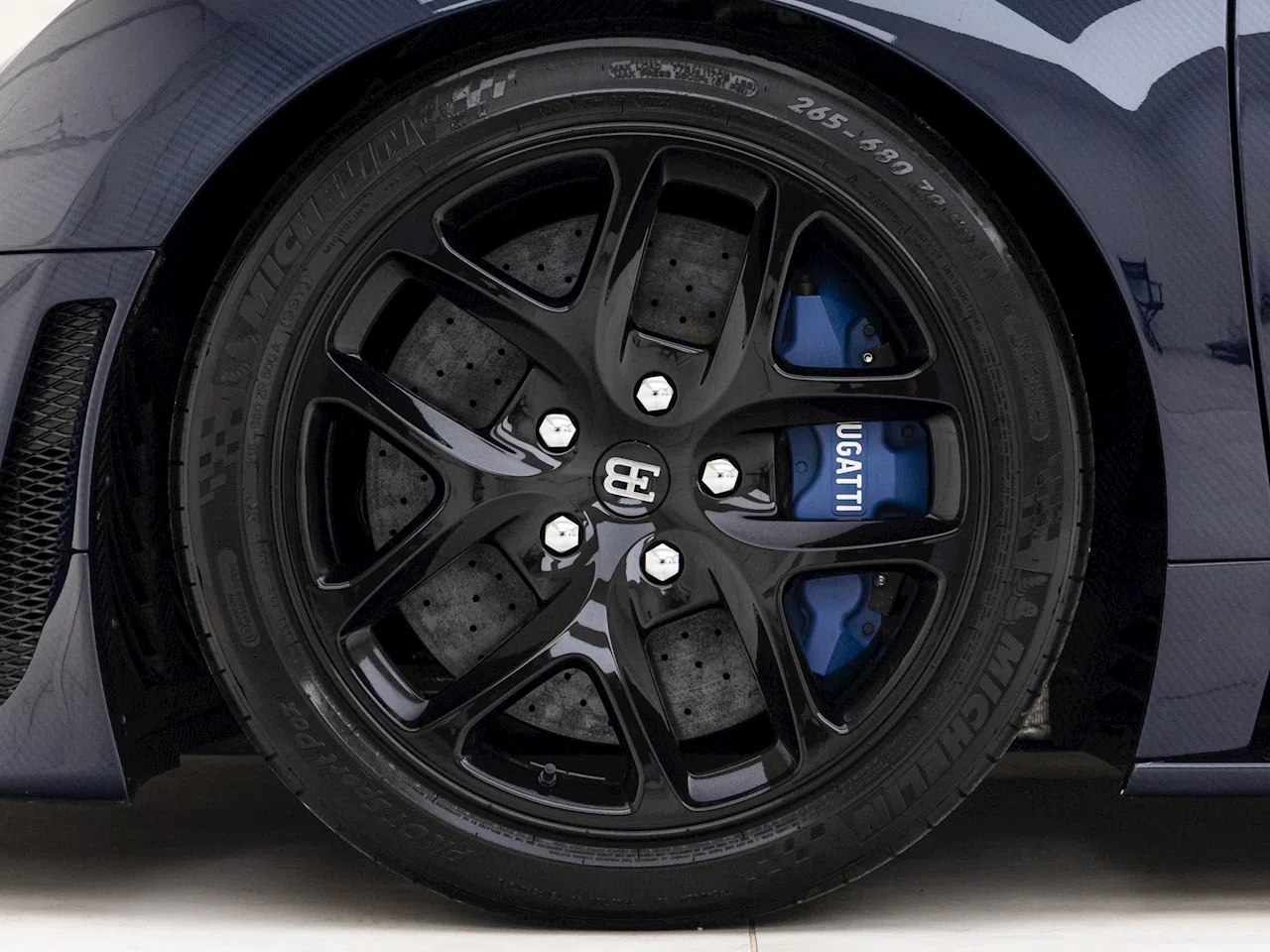 2015 Bugatti Veyron Grand Sport Vitesse wheel