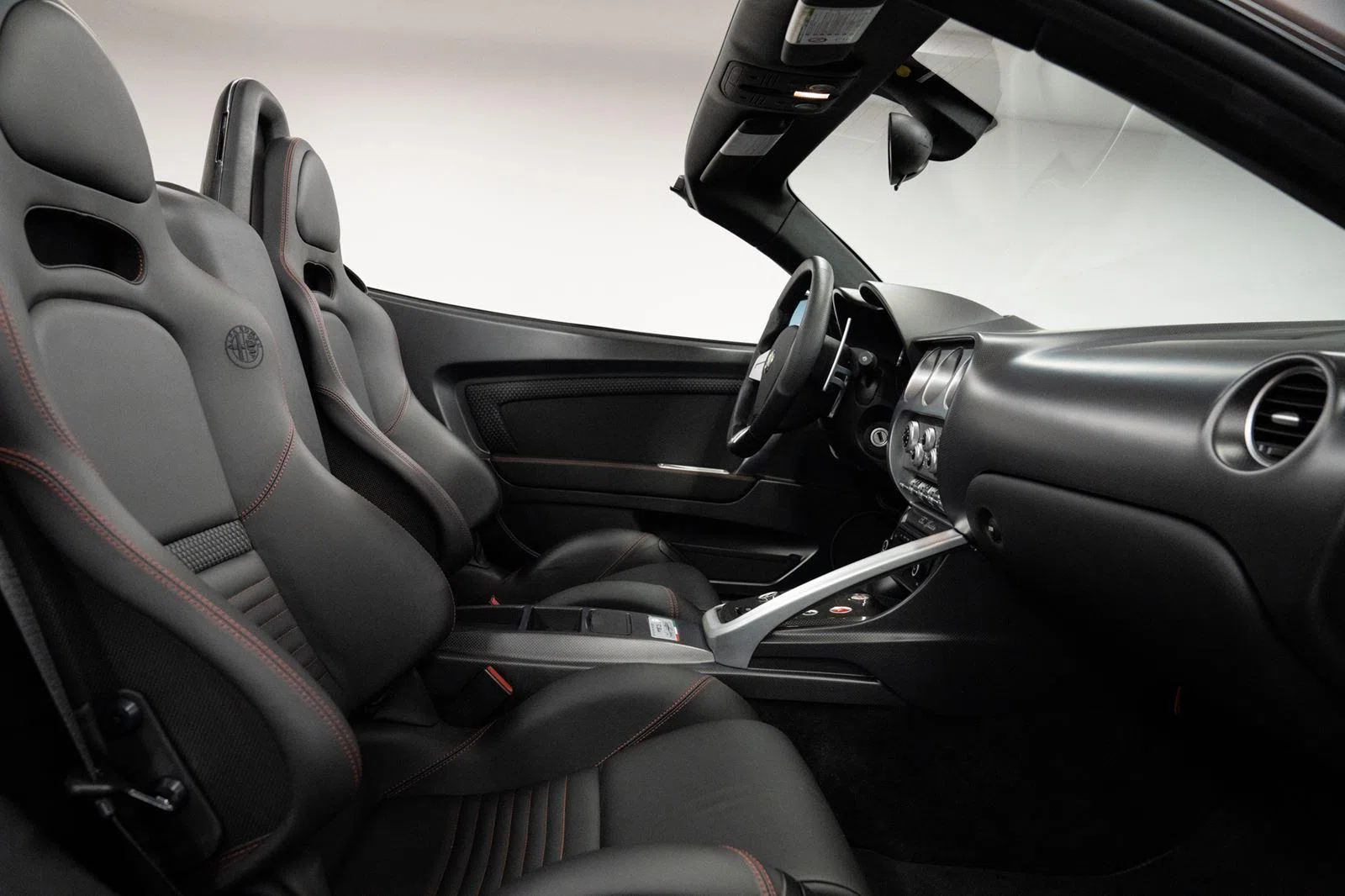 2013 Alfa Romeo 8C Spider interior, seats, Black Leather