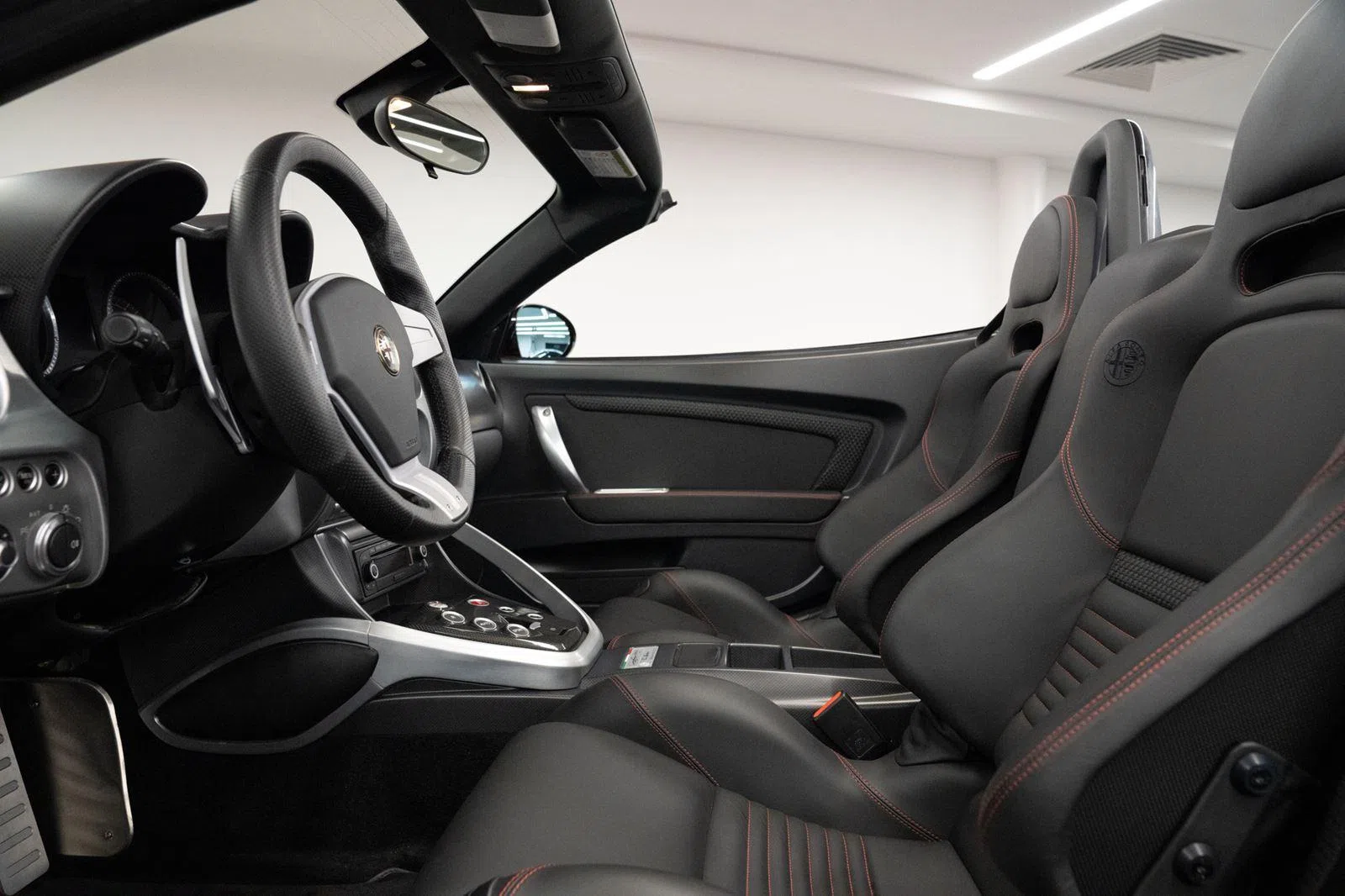 2013 Alfa Romeo 8C Spider interior, seats, Black Leather
