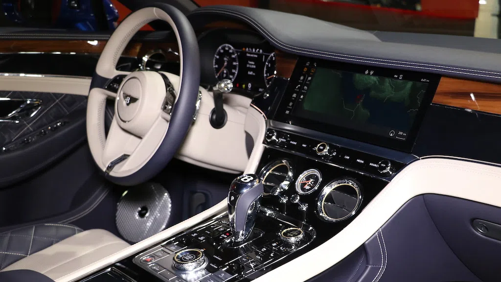 2018 BENTLEY Continental GT – First Edition interior, dashboard, Blue | Beige