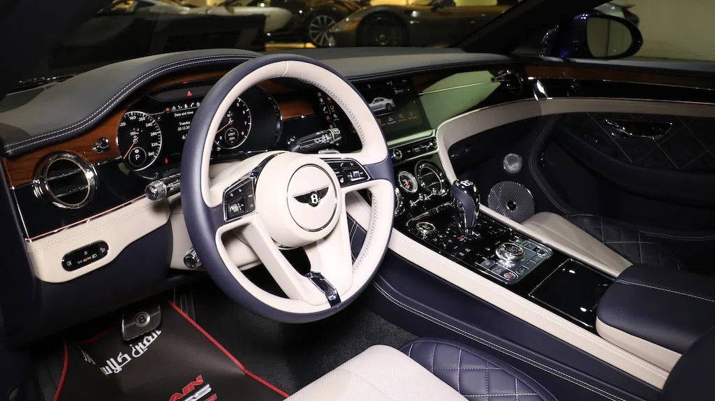 2018 BENTLEY Continental GT – First Edition interior, dashboard, Blue | Beige