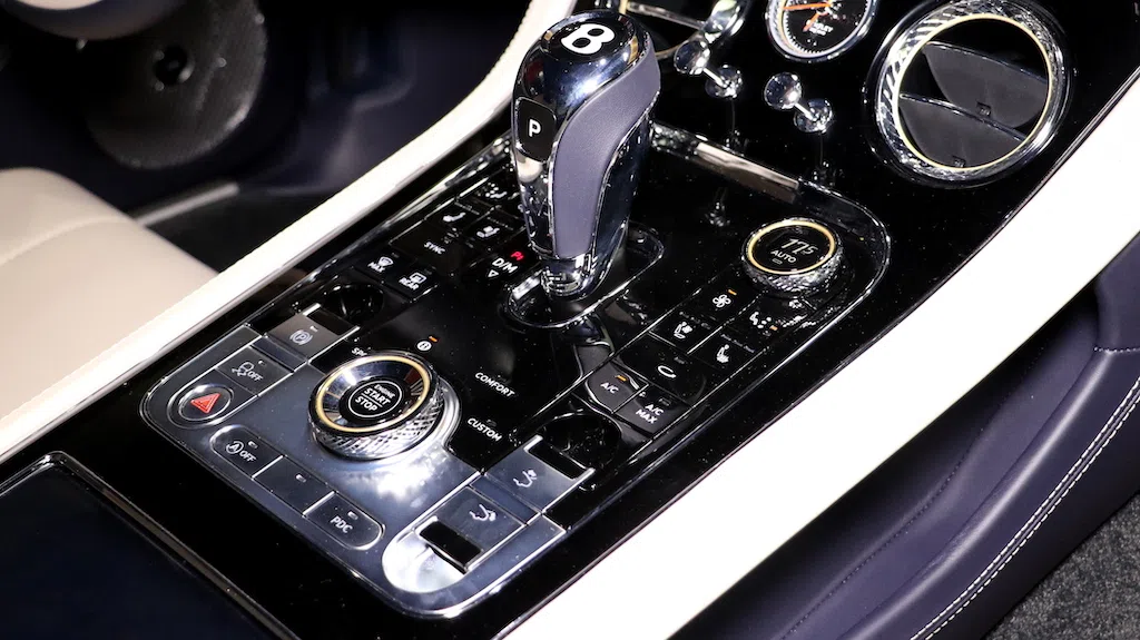 2018 BENTLEY Continental GT – First Edition interior, center console, Blue | Beige