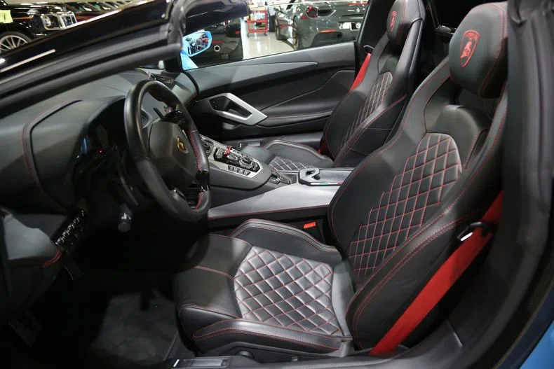 2019 Lamborghini Aventador S Roadster interior, seats