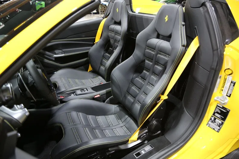 2022 Ferrari F8 Spider interior, seats