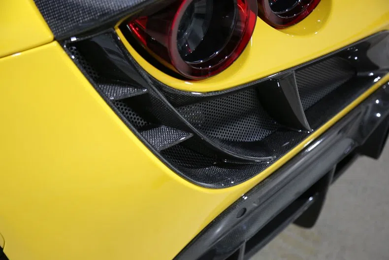 2022 Ferrari F8 Spider, detail