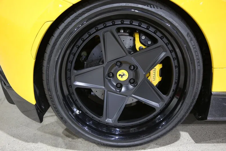 2022 Ferrari F8 Spider wheel