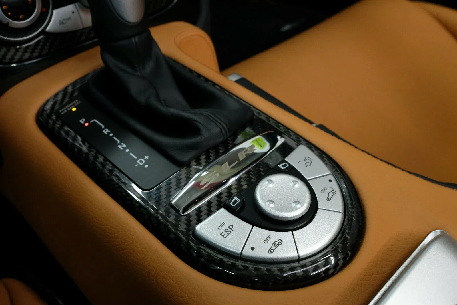 2008 Mercedes-Benz SLR McLaren Roadster interior, center console