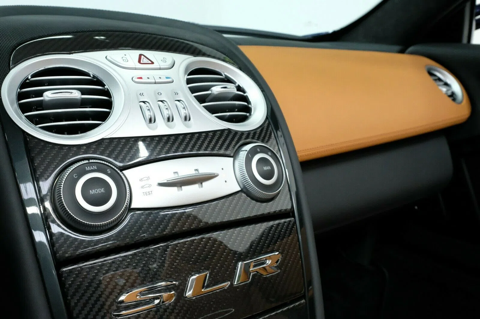 2008 Mercedes-Benz SLR McLaren Roadster interior