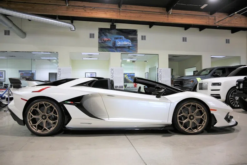 2020 Lamborghini Aventador SVJ Roadster for sale, exterior, Balloon White