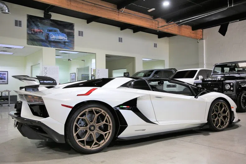 2020 Lamborghini Aventador SVJ Roadster for sale, exterior, Balloon White
