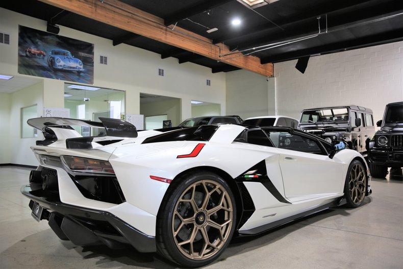 2020 LAMBORGHINI AVENTADOR SVJ ROADSTER, 5/18