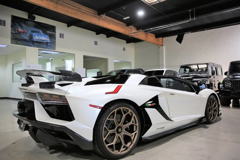2020 Lamborghini Aventador SVJ Roadster for sale, exterior, Balloon White