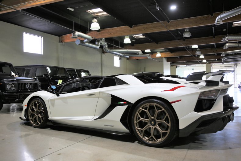 2020 LAMBORGHINI AVENTADOR SVJ ROADSTER, 9/18