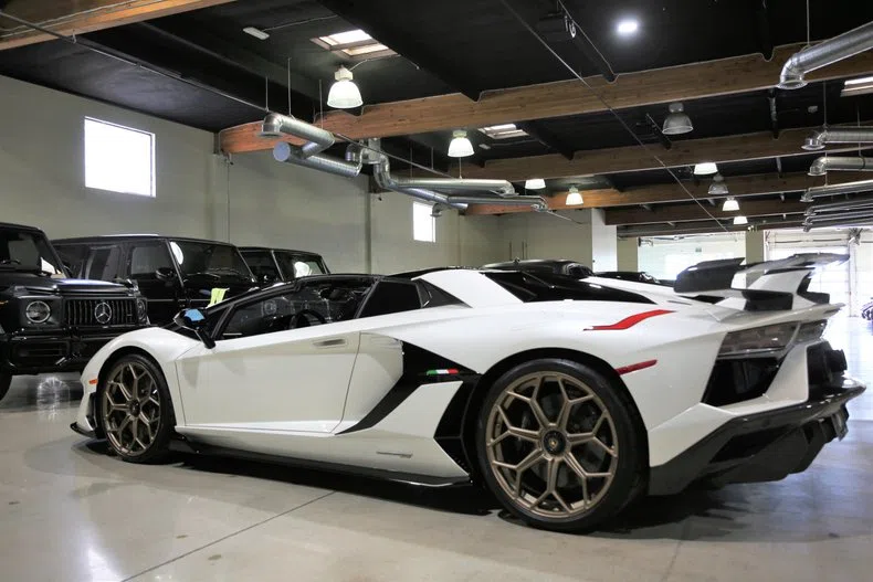 2020 Lamborghini Aventador SVJ Roadster for sale, exterior, Balloon White