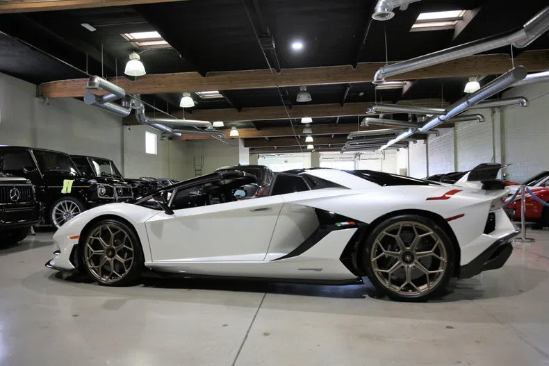 2020 Lamborghini Aventador SVJ Roadster for sale, exterior, Balloon White