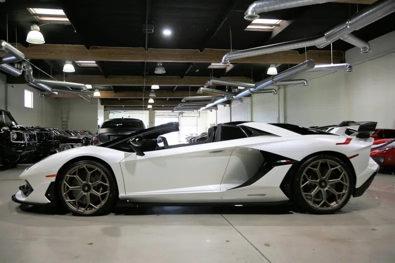 2020 Lamborghini Aventador SVJ Roadster for sale, exterior, Balloon White