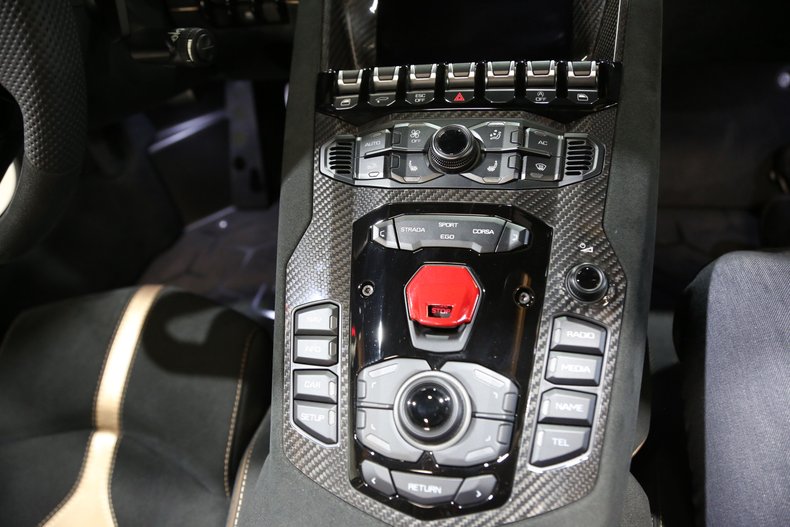 2020 LAMBORGHINI AVENTADOR SVJ ROADSTER, 16/18