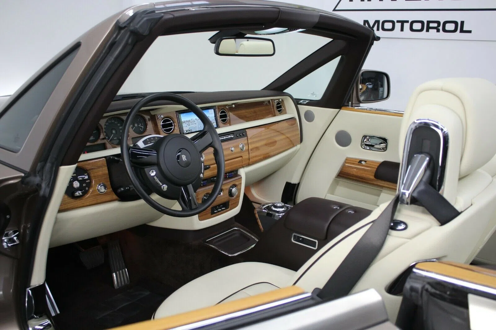 2015 Rolls-Royce Phantom Drophead Coupé Series II interior, dashboard