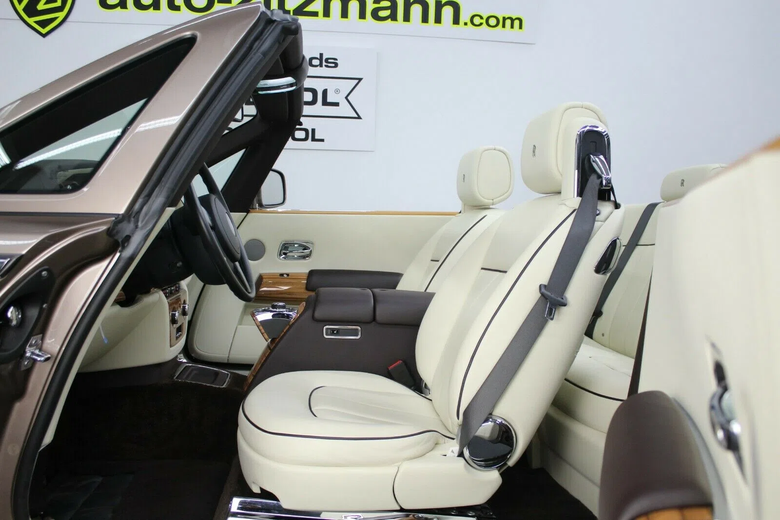 2015 Rolls-Royce Phantom Drophead Coupé Series II interior