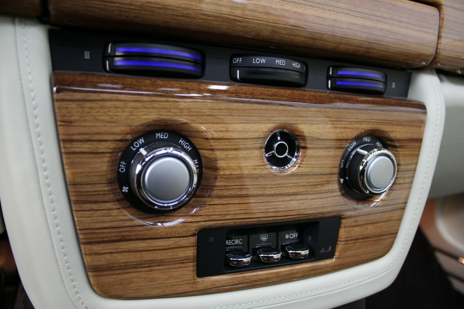 2015 Rolls-Royce Phantom Drophead Coupé Series II, 13/20