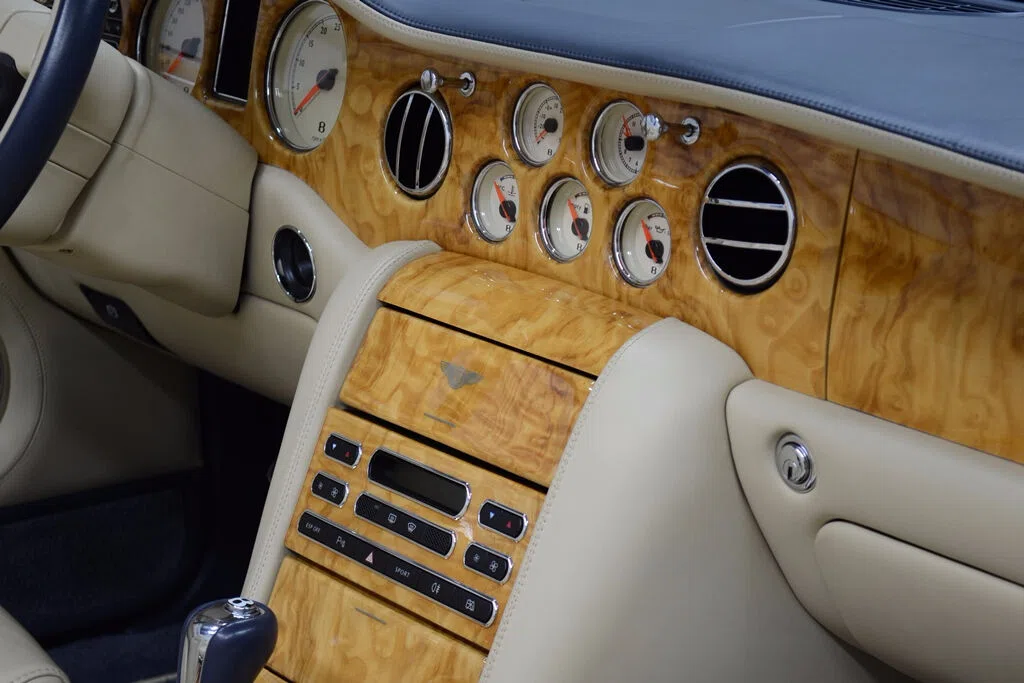 2008 Bentley Azure interior, dashboard