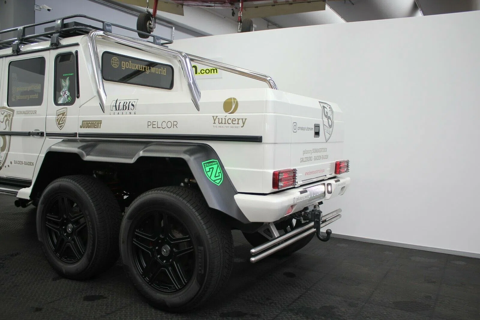 2014 Mercedes-Benz G 63 AMG 6x6, rear three-quarter view
