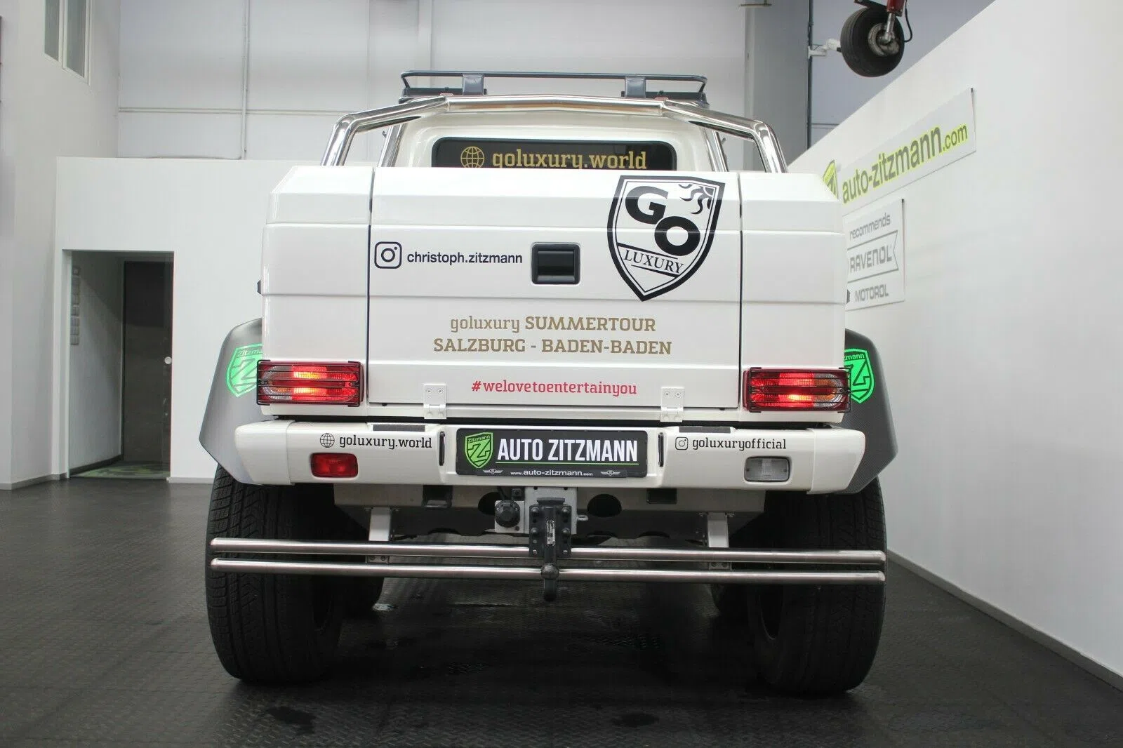 2014 Mercedes-Benz G 63 AMG 6x6, rear three-quarter view