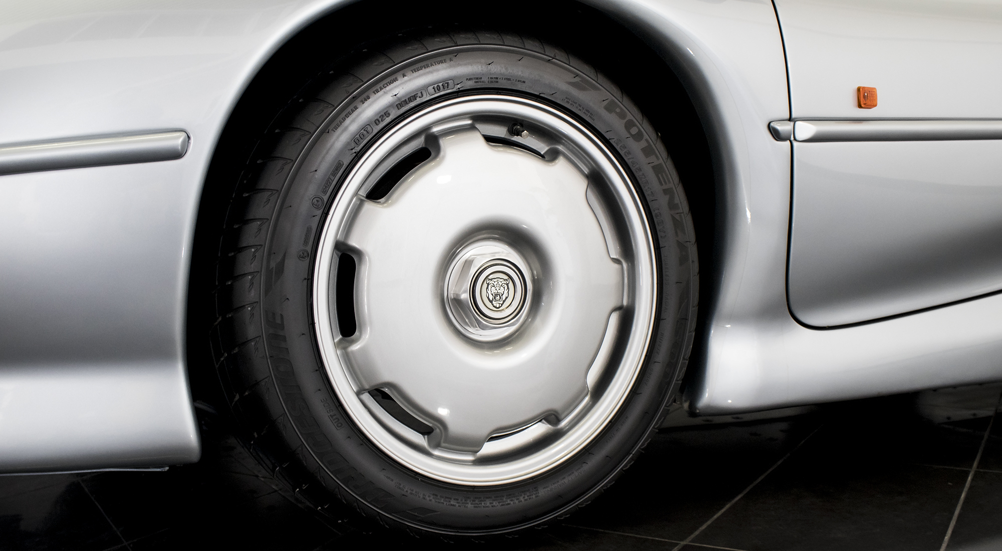 1993 JAGUAR XJ220, 7/14