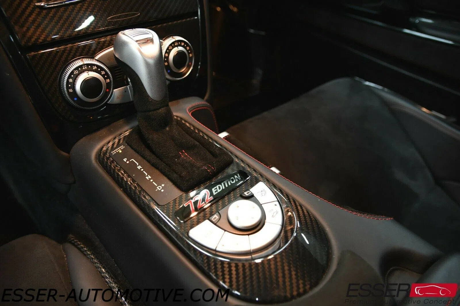 2007 Mercedes-Benz SLR McLaren Coupe 722 Edition interior, center console