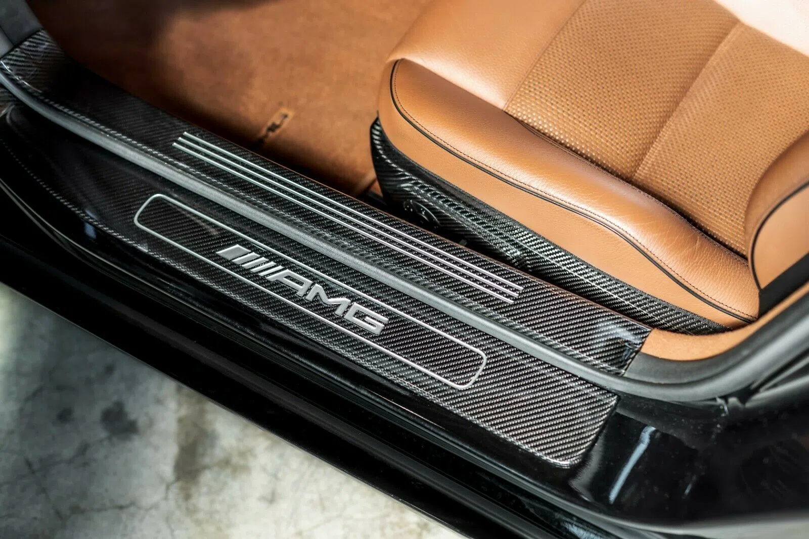 2016 Mercedes Benz SLS AMG Roadster interior, door sill