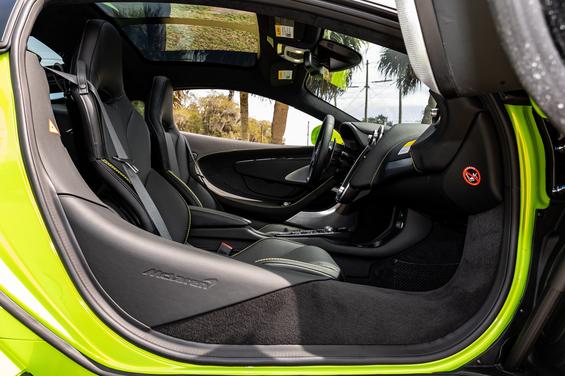 2022 McLaren GT, 17/18